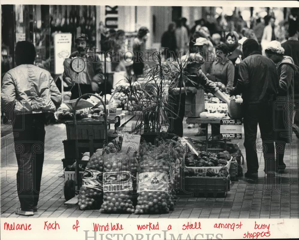 1983 Press Photo Melanie Koch at Indoor Farmers&#39; Market, Glendale, Wisconsin - Historic Images