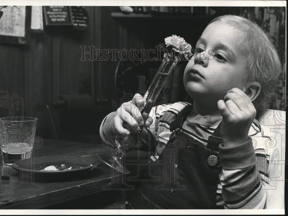 1978 Press Photo Two-year-old Chad Green smells a flower at home in Scituate - Historic Images