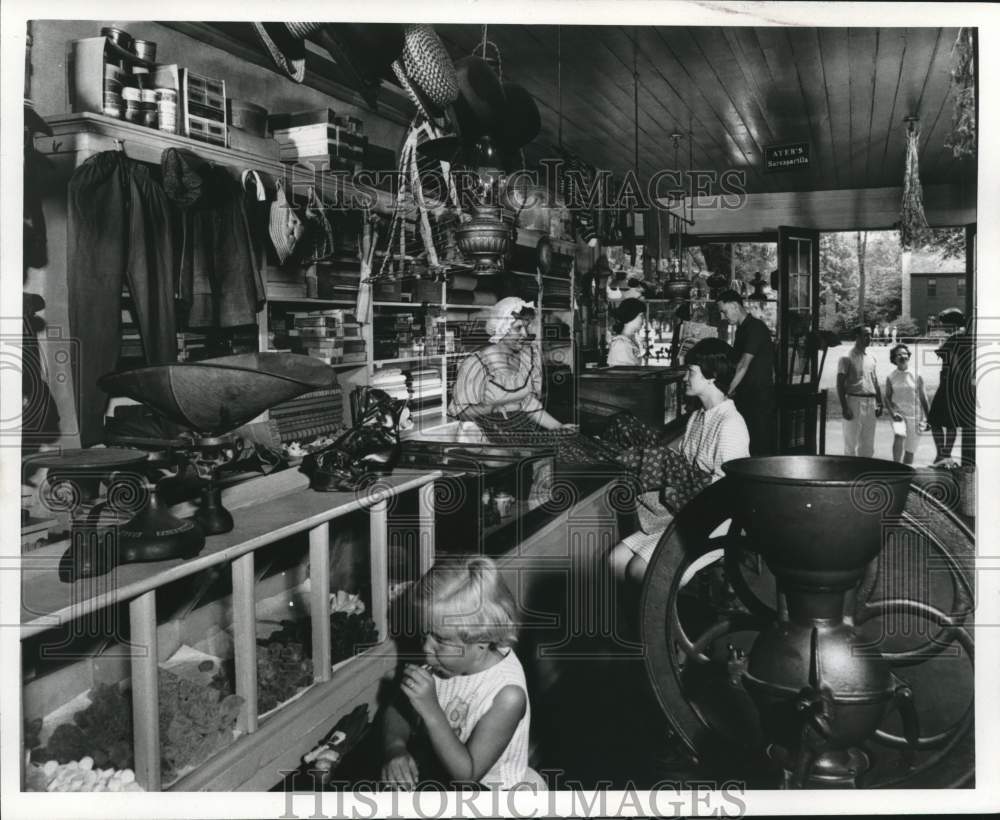 1982 Press Photo Shoppers at historic General Store in Greenfield Village - Historic Images