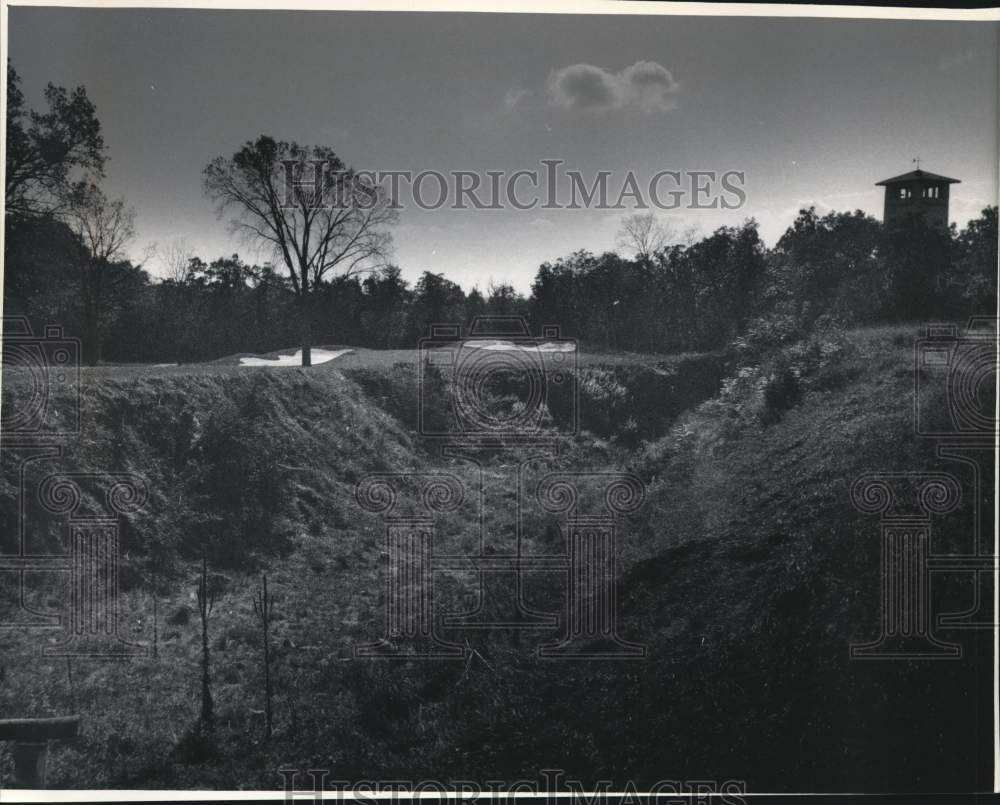 1984 Press Photo Golf course hole No. 2 by stone quarry, Green Lake, Wisconsin. - Historic Images