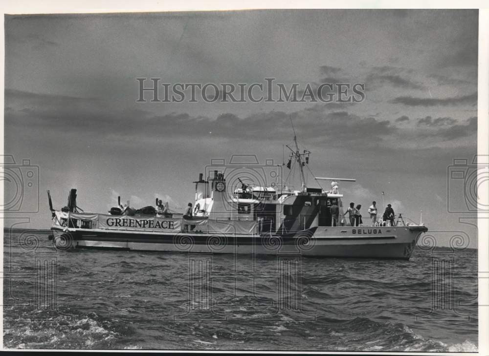 1988 Press Photo Greenpeace vessel Beluga stops in Green Bay on Great Lakes tour - Historic Images