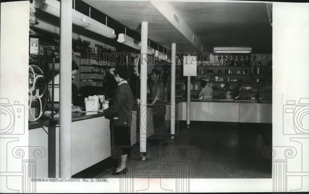 1985 Press Photo This Greenland store, operated by the Danish government - Historic Images