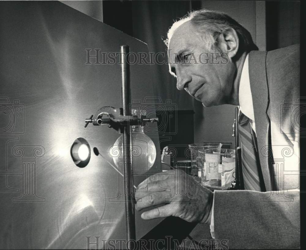 1986 Press Photo Robert Greenler, University of Wisconsin Science Professor - Historic Images