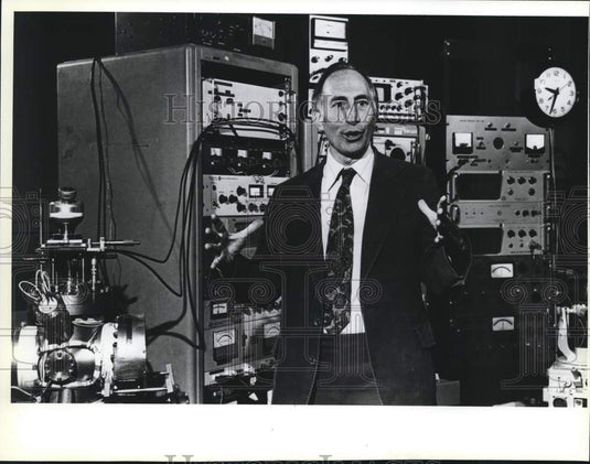 1983 Press Photo Robert Greenler, Physicist at University of Wisconsin - Historic Images