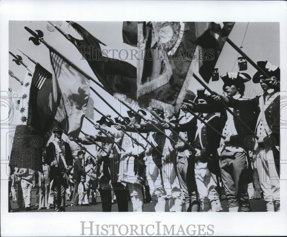 1976 Press Photo &quot;Colonial Drum Marching Corp&quot; Great America Park, Illinois. - Historic Images