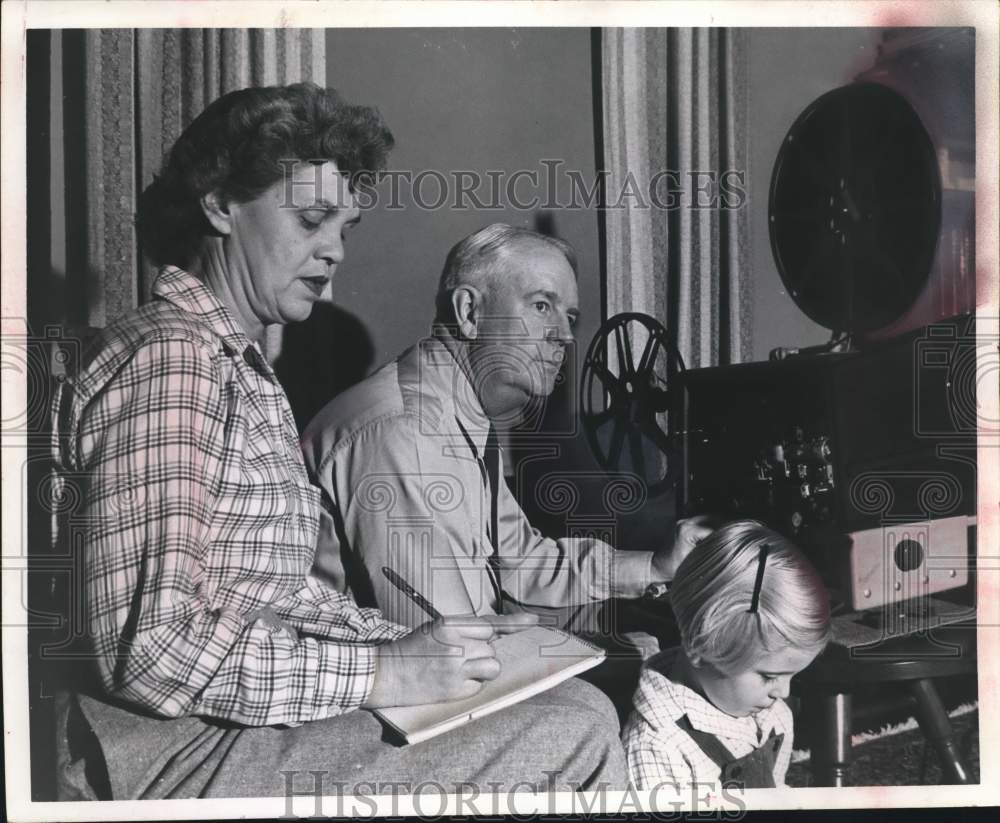 1960 Press Photo Cleveland Grant, wife, child, prepare projector, Mineral Point.- Historic Images