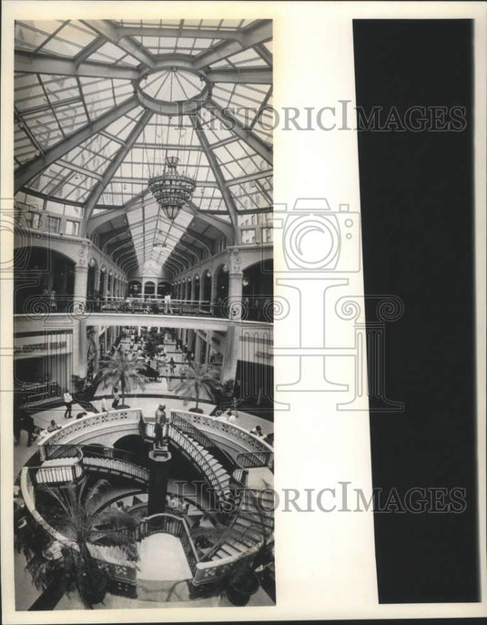 1989 Press Photo Interior of Grand Avenue Mall, Milwaukee. - mjb24006 - Historic Images