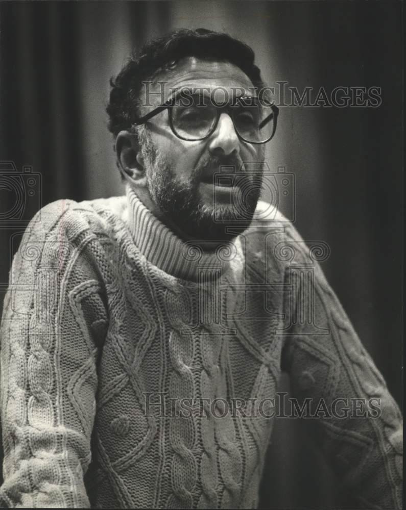1981 Press Photo Sidney M. Greenfield anthropologist and sociology professor, WI - Historic Images