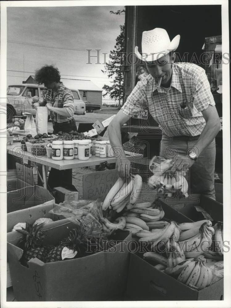 1978 Press Photo George Vander Haag, Sandy Anderson, Green Market, Milwaukee - Historic Images