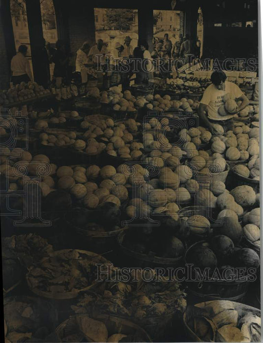 1984 Press Photo Produce for sale at West Allis Farmer's Market, Wisconsin - Historic Images