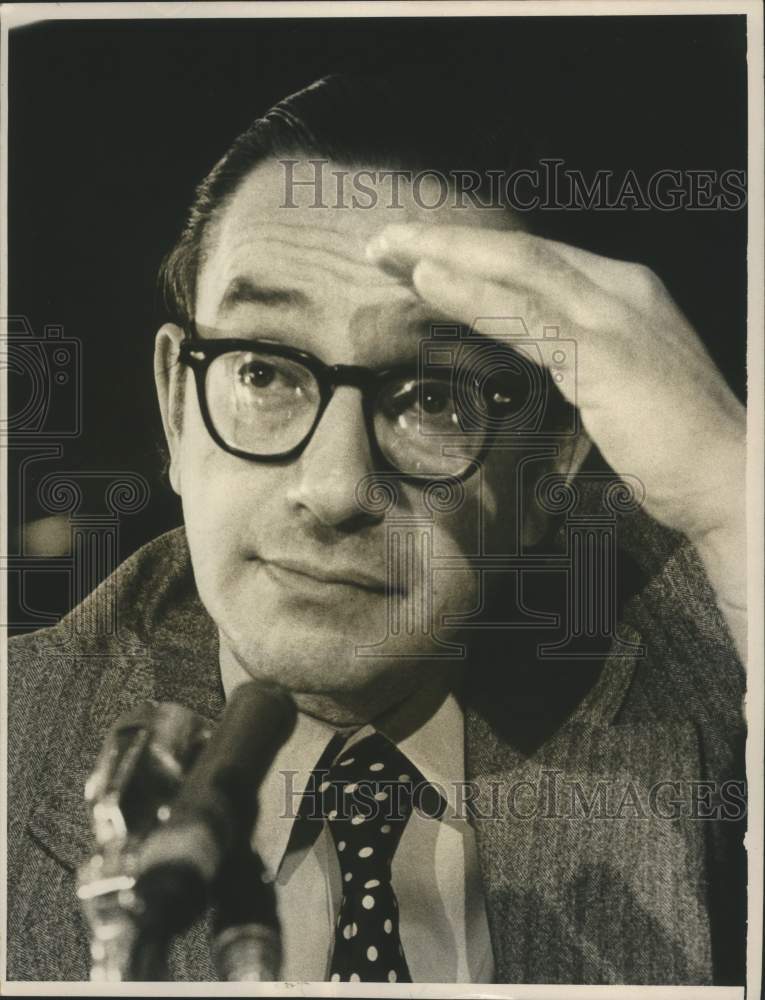 1975 Press Photo Alan Greenspan, Chairman of Economic Advisers, United States - Historic Images