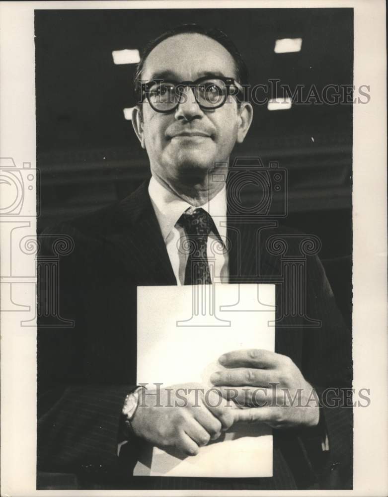 1975 Press Photo Alan Greenspan, Presidential Economist, Washington DC - Historic Images