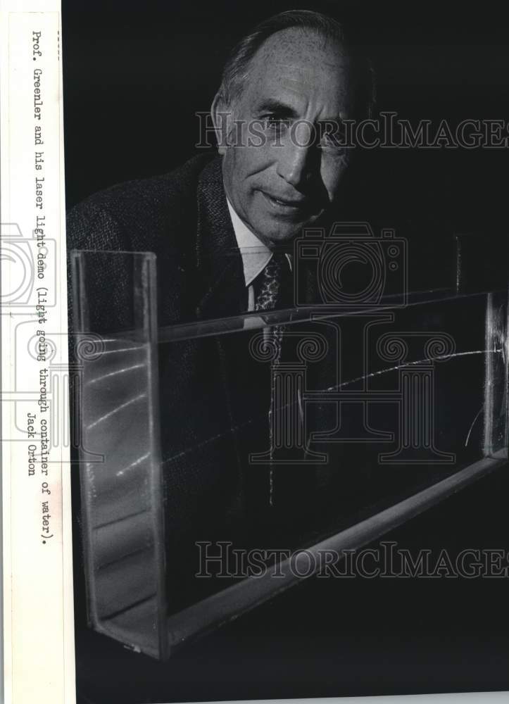 1985 Press Photo Robert Greenler, University of Wisconsin &quot;Science Bag&quot; Program - Historic Images