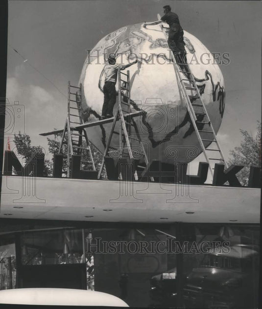 1994 Press Photo Milwaukee Journal Communications Center Being Painted - Historic Images