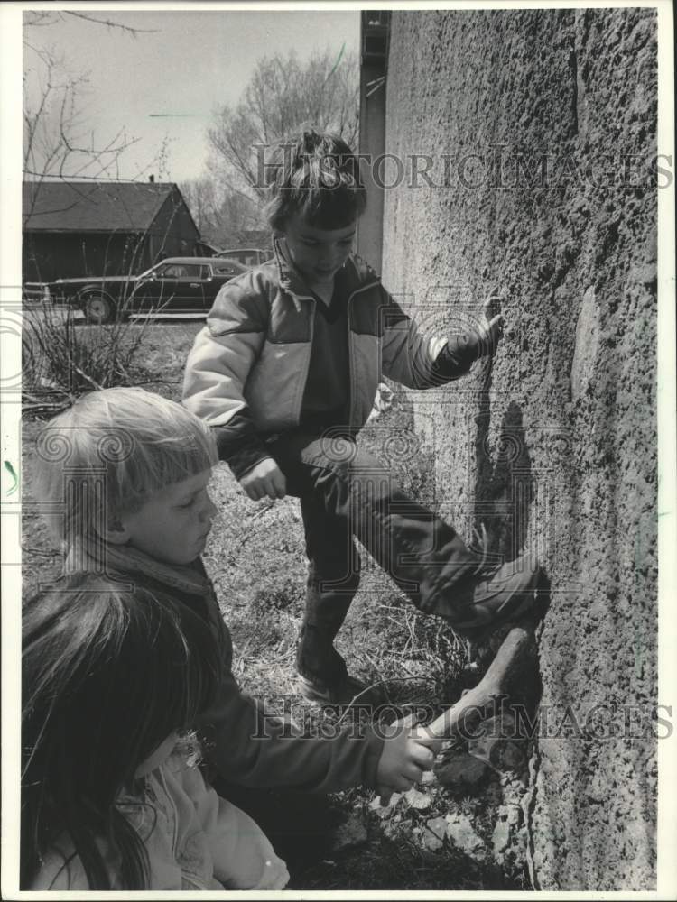 1983 Press Photo Nicole and Chris Peters, Brian Gastric, Allouez, Wisconsin - Historic Images