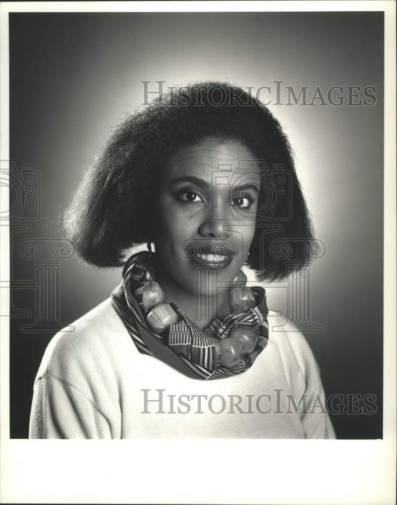 1990 Press Photo Jacquelyn Gray, Fashion Reporter, The Milwaukee Journal- Historic Images