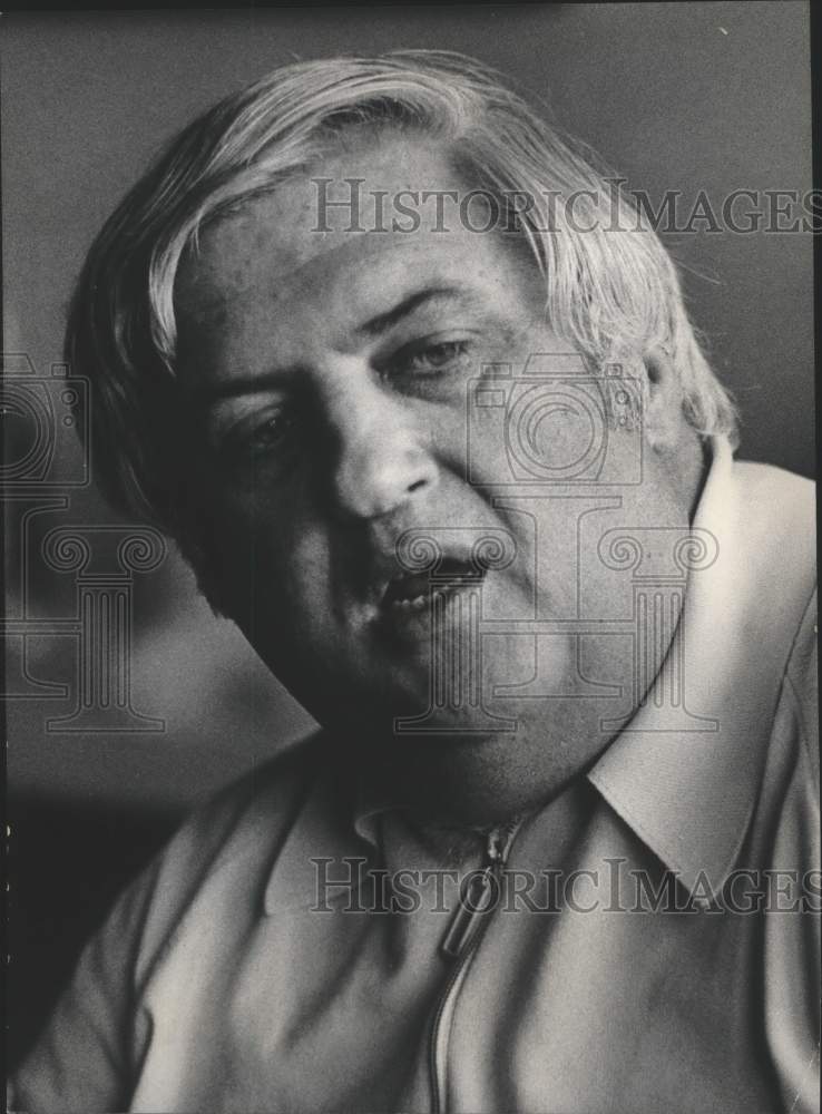 1977 Press Photo Robert W. Greene, Newsday Senior Editor, in Milwaukee- Historic Images