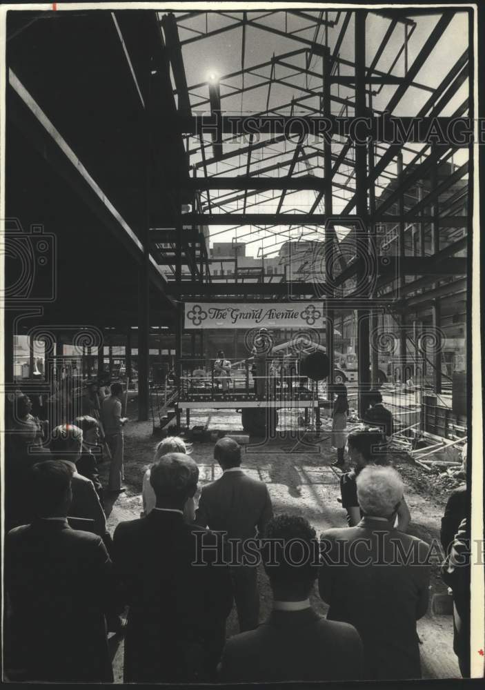 1981 Press Photo Kevin O&#39;Connor at Grand Avenue Mall Ceremony, Milwaukee - Historic Images