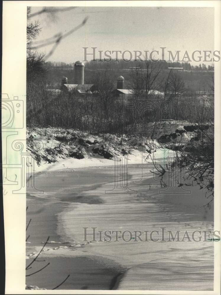 1986 Press Photo Contaminated East River, Wrightstown Road, Green Bay, Wisconsin - Historic Images