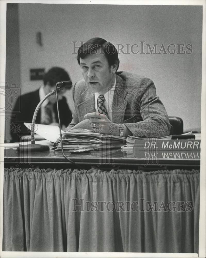 1976 Press Photo Thomas Graham, Public School asst.super. at meeting, Milwaukee. - Historic Images