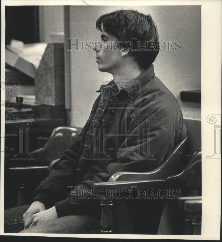 1987 Press Photo Kenneth J. McCanna in Court Charged with Homicide of his Son - Historic Images