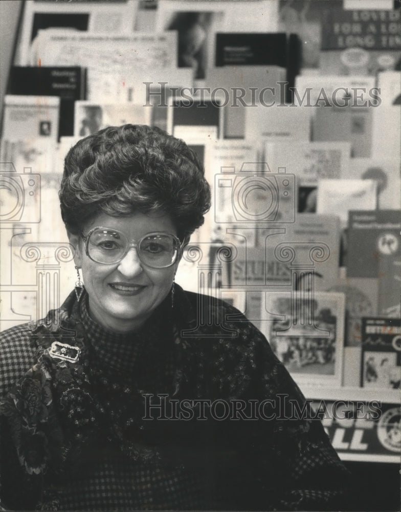 1988 Press Photo Barbara Lyons Executive Director of Wisconsin Right to Live - Historic Images