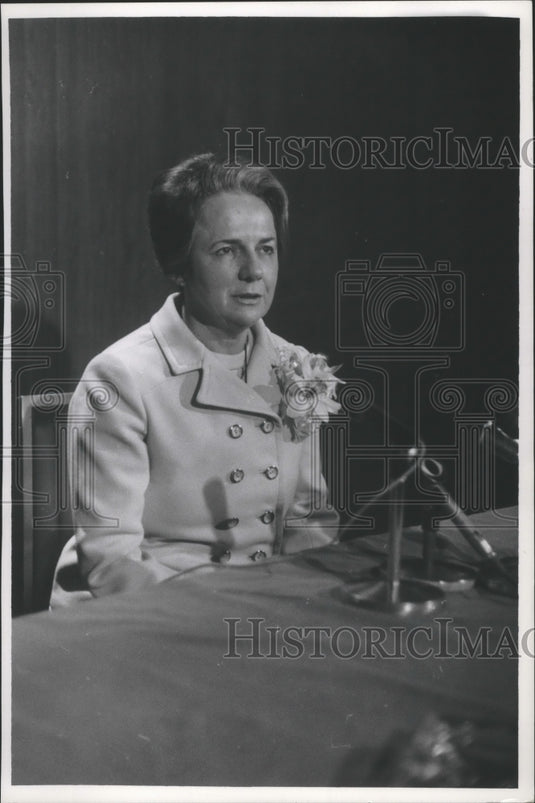 1968 Press Photo Mrs. Eugene McCarthy Sits and Gives Speech - mjb24683 - Historic Images
