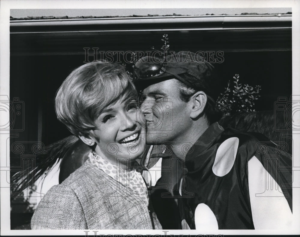1967 Press Photo Jack Sheldon and Zeme North starring in "Run, Buddy, Run," CBS. - Historic Images