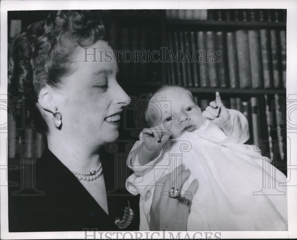 1955 Press Photo Princess Ragnhild of Norway, with two week old son, Oslo.-Historic Images