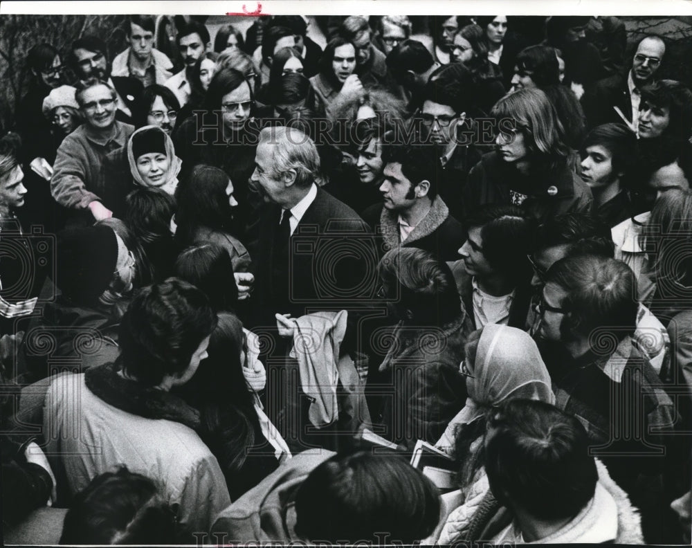 1972 Press Photo Eugene McCarthy with supporters at a campaign stop - mjb25626 - Historic Images