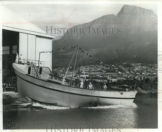 1967 Press Photo Fishing Trawler With A Glass Hull in Cape Town, South Africa-Historic Images