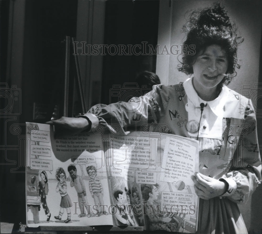 1994 Press Photo Ms. Frizzle at Germantown Library, Wisconsin - mjb26091 - Historic Images