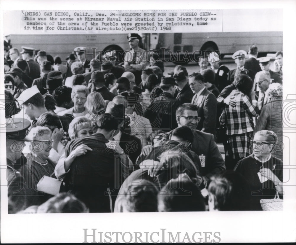 1968 Press Photo Pueblo crew members greeted by family at Miramar Naval Station-Historic Images