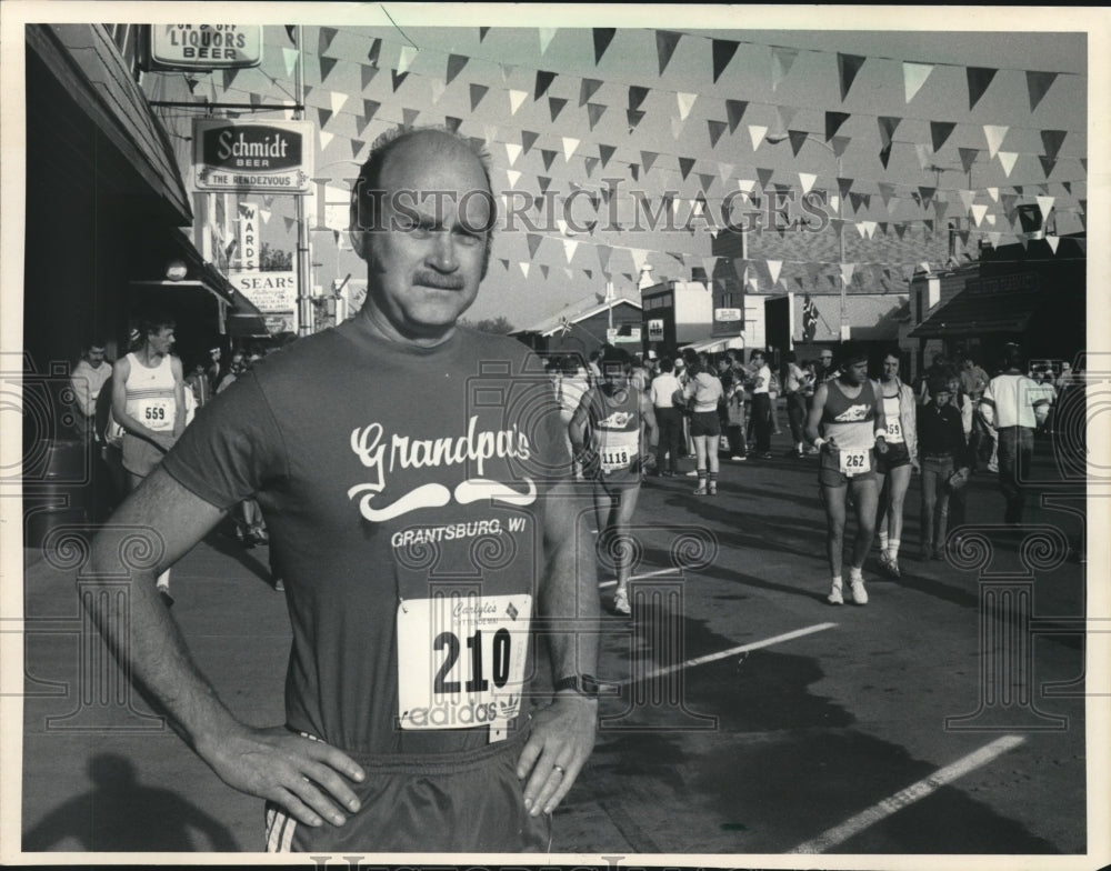 1984 Press Photo Dick Erickson, Director of Grandpa&#39;s Race, at Last Year&#39;s Run - Historic Images