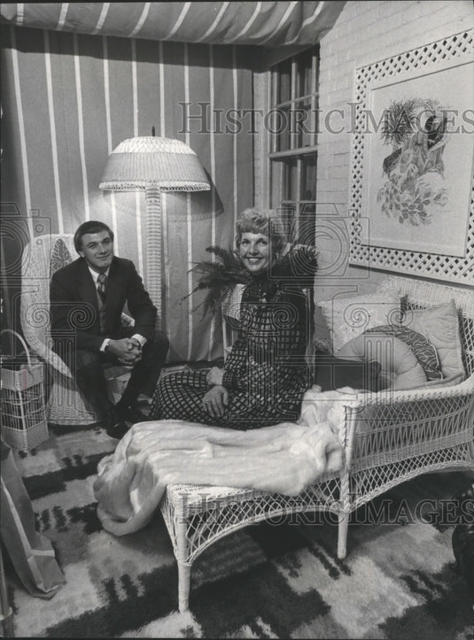 1975 Press Photo William Manly and Mrs. Eldred Stephenson in Designer's Showcase - Historic Images