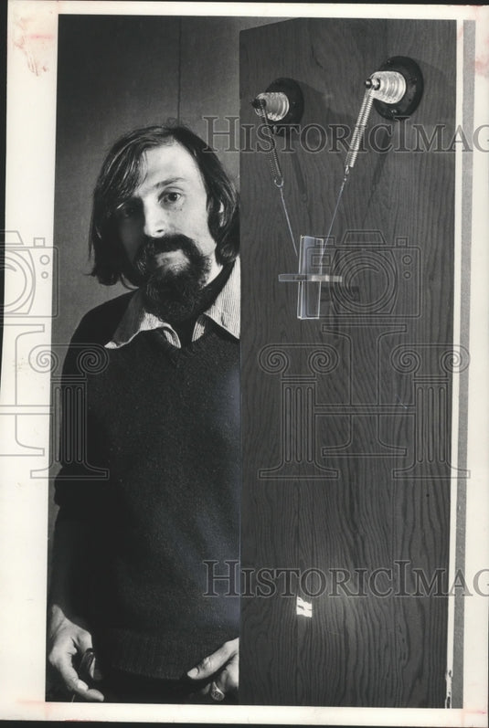 1977 Cork Mardeski, Minneapolis Light Sculptor-Historic Images