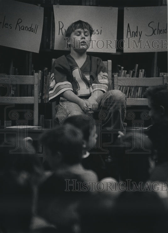 1993 Press Photo Fourth grade Ryan signs after winning the geography bee - Historic Images