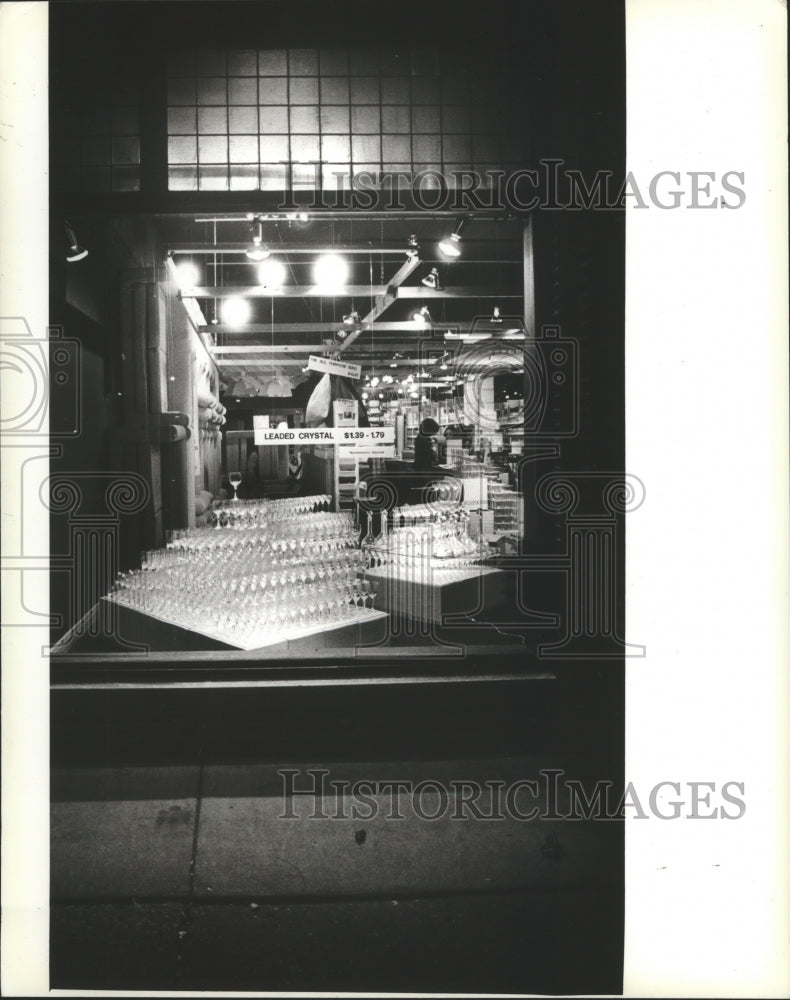 1982 Press Photo Merchandise display; Potpourri at Grand Avenue Mall; Wisconsin - Historic Images