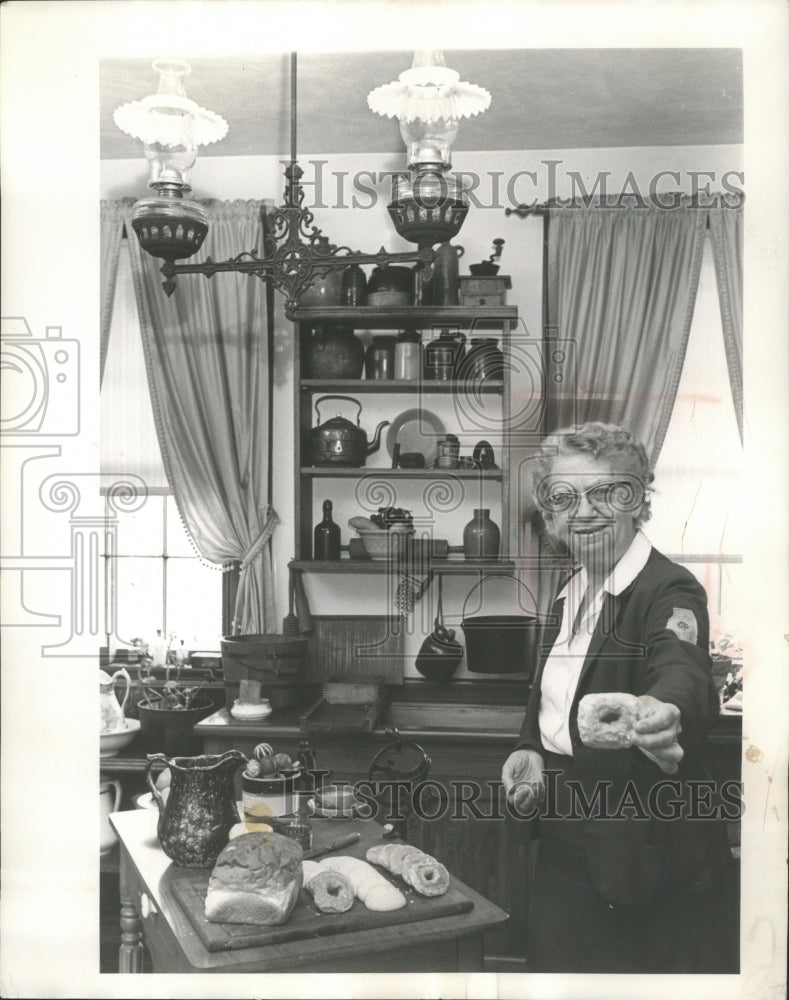 1982 Press Photo Mrs. Sadie Allen, Custodian of Ulysses S. Grant in Illinois - Historic Images