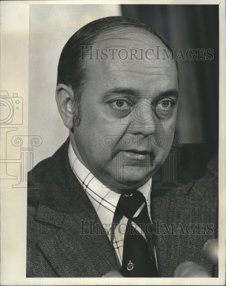 1975 Press Photo Lee R. McMurrin, Toledo, Ohio, Deputy Superintendent of Schools-Historic Images
