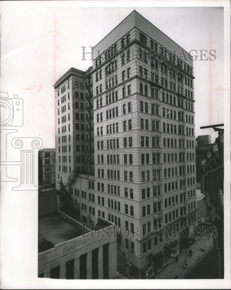 1962 Press Photo Majestic Building, sold to Universal Telephone, Wisconsin.-Historic Images