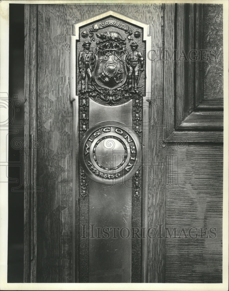 1982 Press Photo View of the State Capitol&#39;s Doorknobs in Madison, Wisconsin - Historic Images