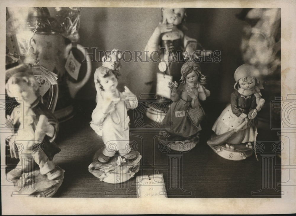 1980 Press Photo Hummel Figurines Mader&#39;s Restaurant Gift Shop Wisconsin - Historic Images