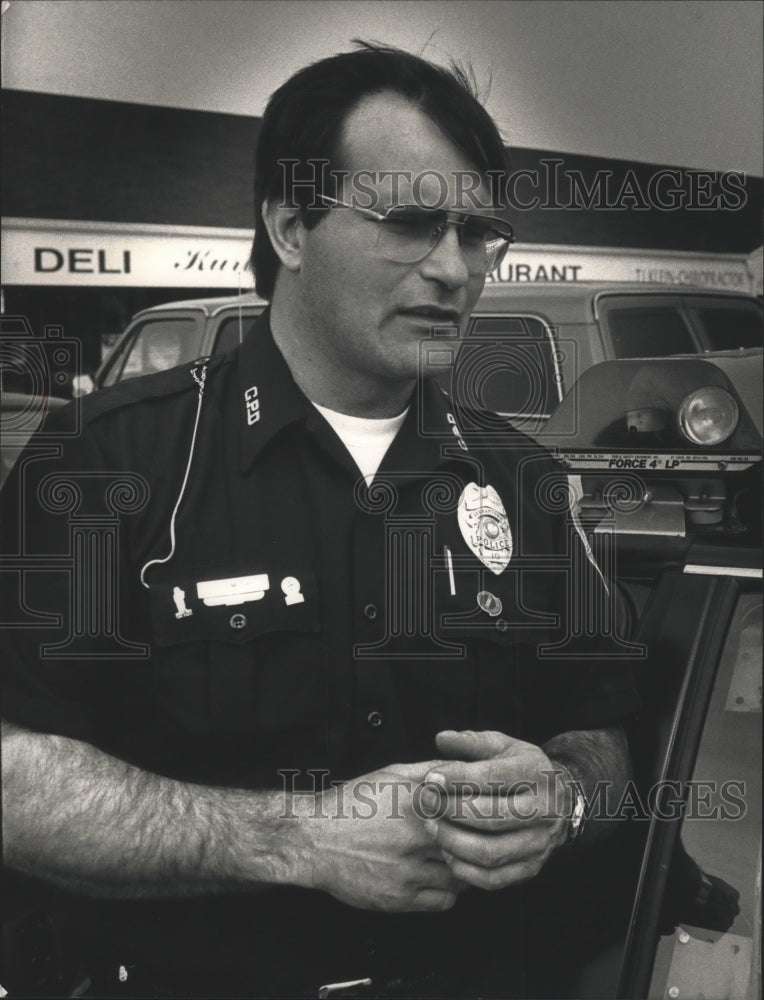 1992 Press Photo Police Officer Jeff Smith from Germantown, Wisconsin. - Historic Images