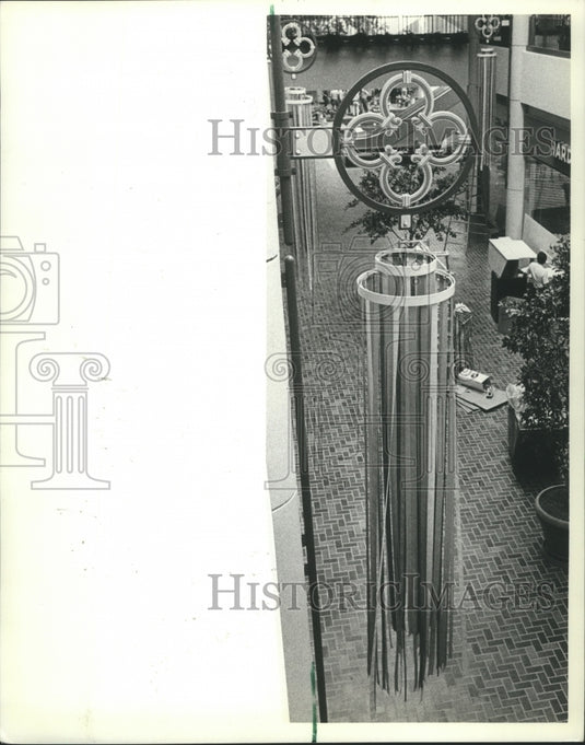 1982 Press Photo Grand Avenue Logo at Grand Avenue Mall, Milwaukee. - mjb27469 - Historic Images