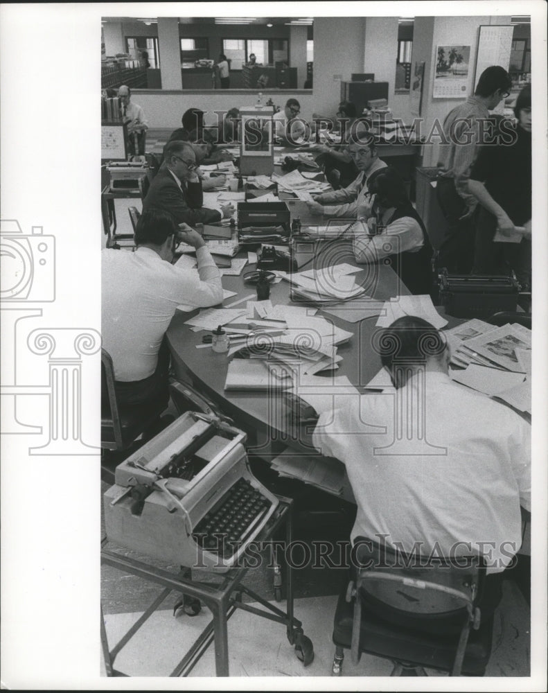 1971 Press Photo News Department at the Milwaukee Journal - mjb27703-Historic Images