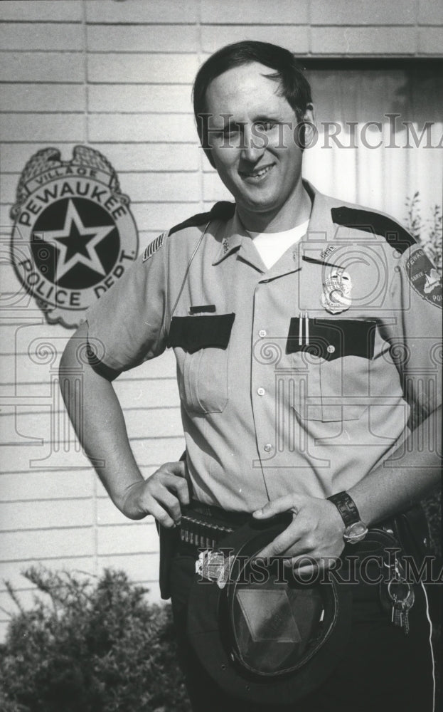 1977 Press Photo Terry Getzlaff, Pewaukee Youth Aid Officer at Police Station - Historic Images