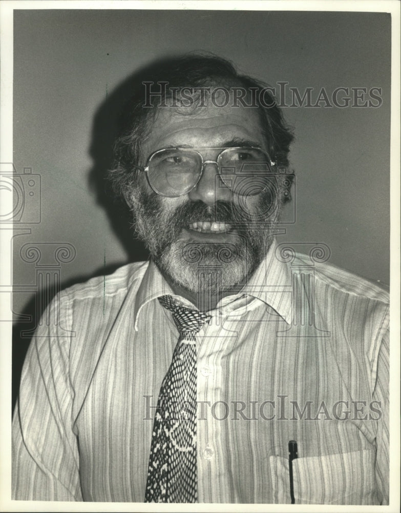 1992 Press Photo Jim Gibeau, teacher of bonsai growing, Wisconsin - mjb27926 - Historic Images