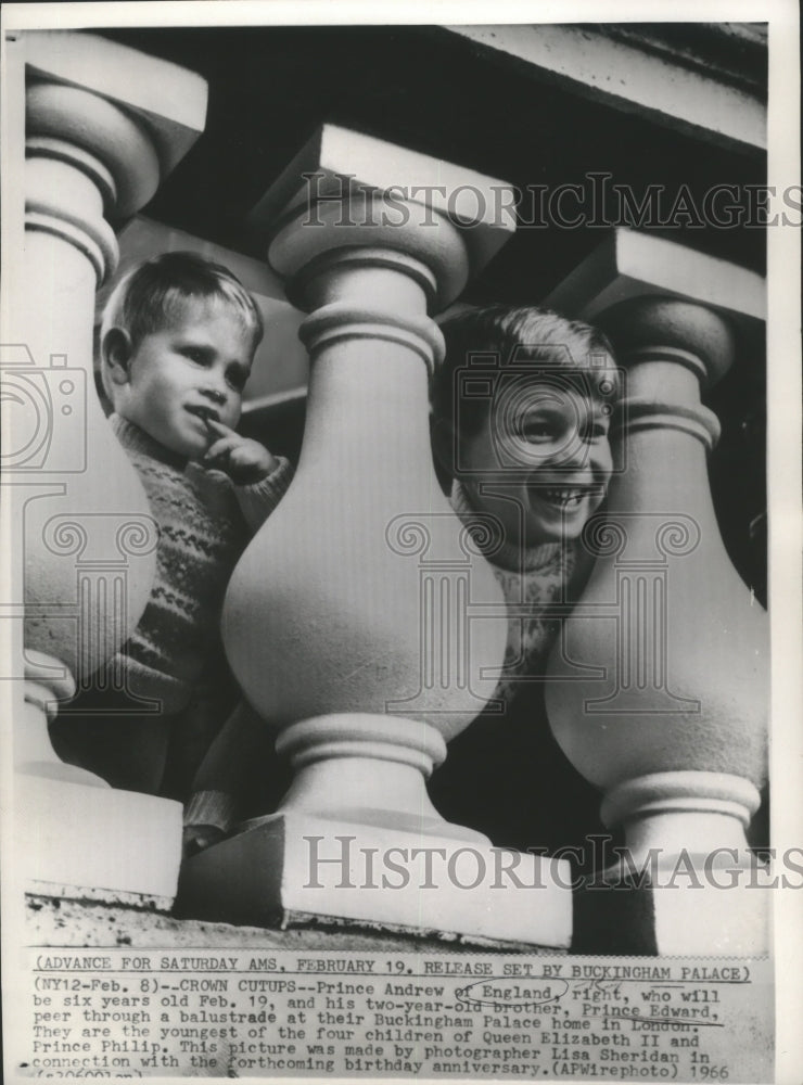 1966 Press Photo Prince Andrew &amp; Prince Edward playing at Buckingham Palace-Historic Images