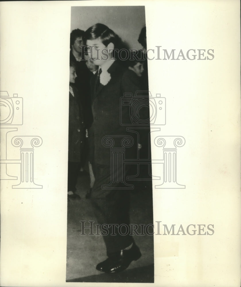 1961 Press Photo Young Prince Charles Walking Like His Father - mjb28064 - Historic Images